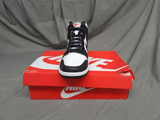 BOXED PAIR OF NIKE DUNK HIGH TOPS IN BLACK/WHITE SIZE 6.5