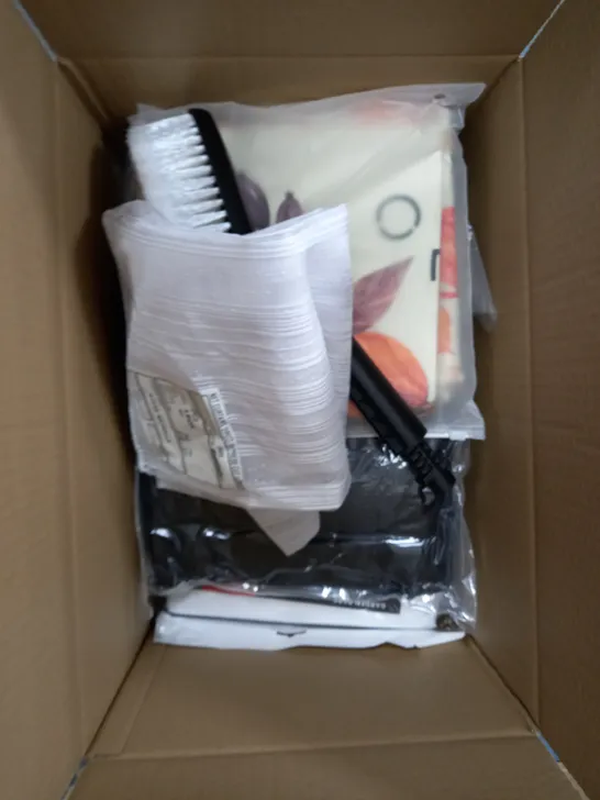 BOX OF ASSORTED ITEMS TO INCLUDE - GREY BED SHEET / SELF-EXTINGUISHING ASHTRAY AND TABLE CLOTHS 