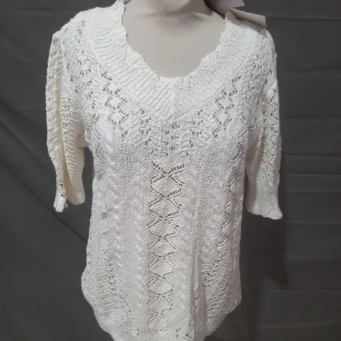 JOE BROWN KNITTED V-NECK SHIRT - UK 14