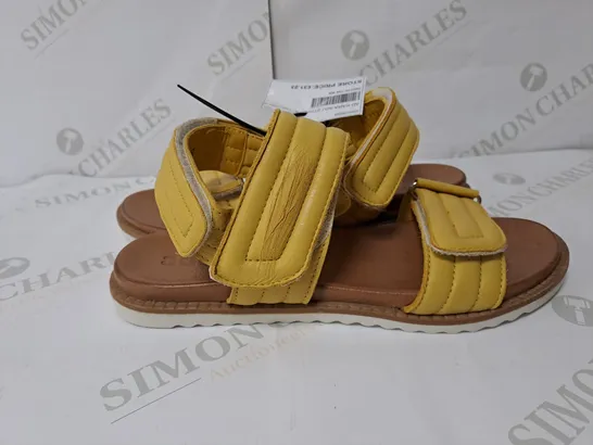 ADESSO YELLOW OPEN TOE SANDALS 