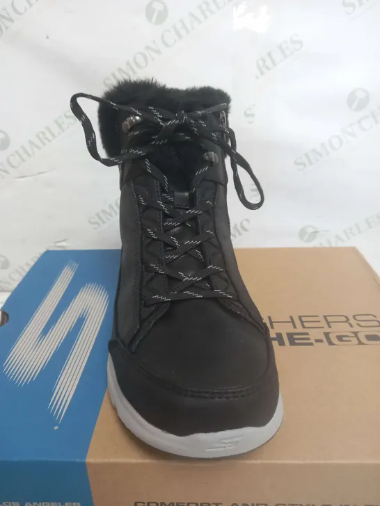 SKECHERS GLACIAL ULTRA BOOTS SIZE 4.5