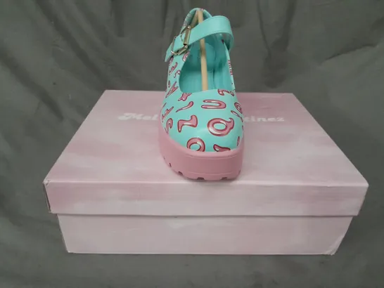 BOXED PAIR OF MELANIE MARTINEZ X KOI PLATFORM BLOCK HEEL SHOES IN CYAN/PINK SIZE 6