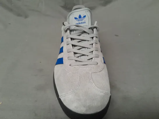 BOXED PAIR OF ADIDAS GAZELLE SHOES IN GREY/BLUE UK SIZE 8