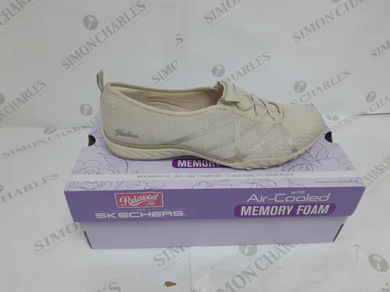 SKETCHERS RELAXED FIT NATURAL SIZE UK 6