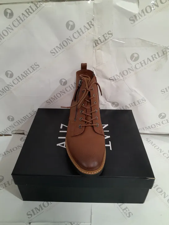 BOXED NATURALIZER BROWN LEATHER BOOTS SIZE 7