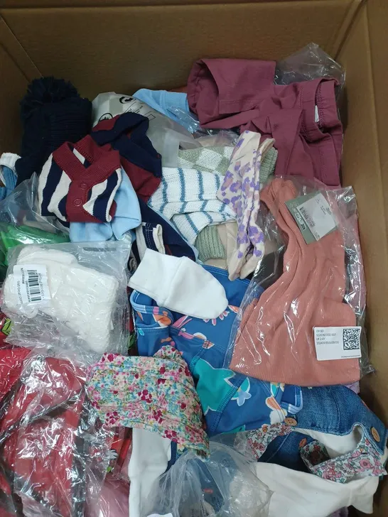 BOX OF APPROXIMATELY 30 ASSORTED CHILDRENS ITEMS TO INCLUDE - SOCKS , HAT , TROUSERS ETC