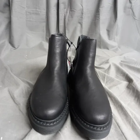 BOXED PAIR OF RIEKER ANTISTRESS CHUNKY ANKLE BOOTS IN BLACK - SIZE 5 