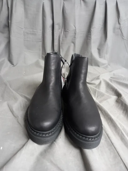 BOXED PAIR OF RIEKER ANTISTRESS CHUNKY ANKLE BOOTS IN BLACK - SIZE 5 