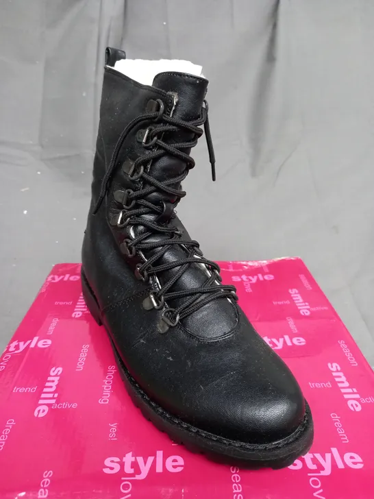 BOX OF 8 PAIRS OF BLACK CENTRO BOOTS 