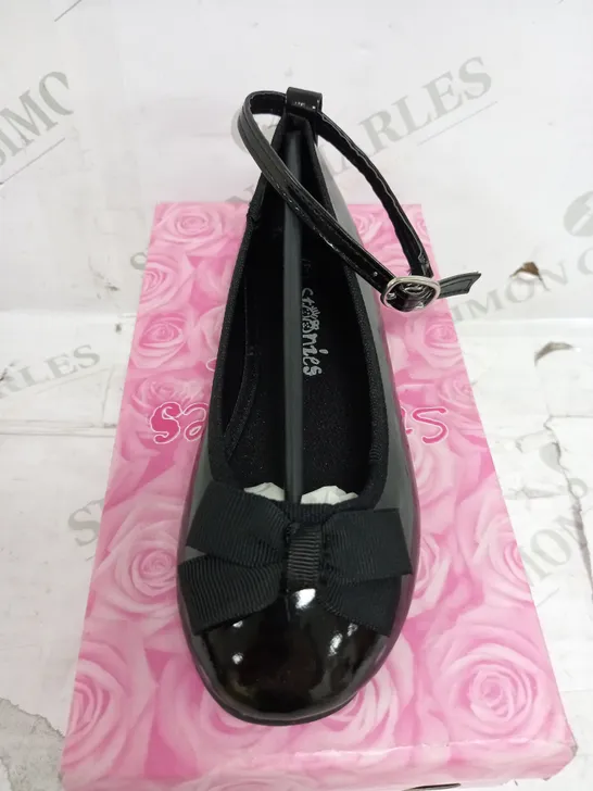 BALLET FLATS WITH STRAP IN BLACK PATENT SIZE 27