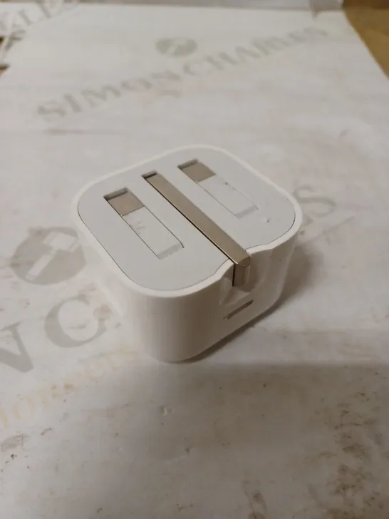 APPLE 20W FOLDING PINS USB-C POWER ADAPTER