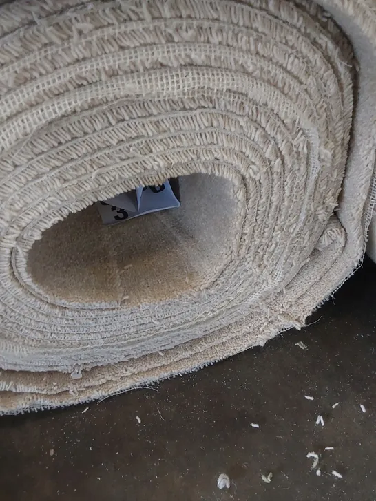 ROLL OF QUALITY DIMENSIONS DIM PLAINS CARPET // SIZE: APPROX 5 X 10.06m