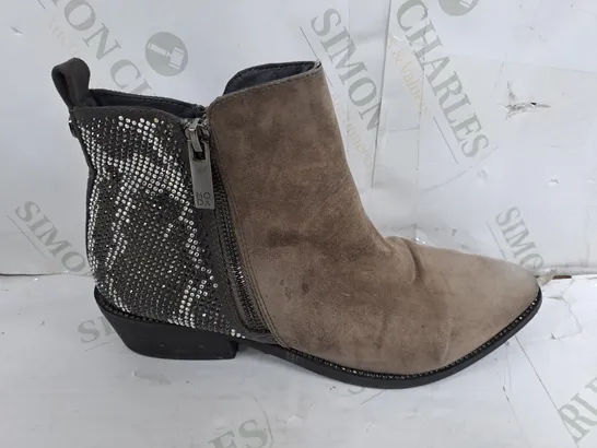 MODA IN PELLE KATREENA ANKLE BOOT IN DARK GREY - SIZE 39