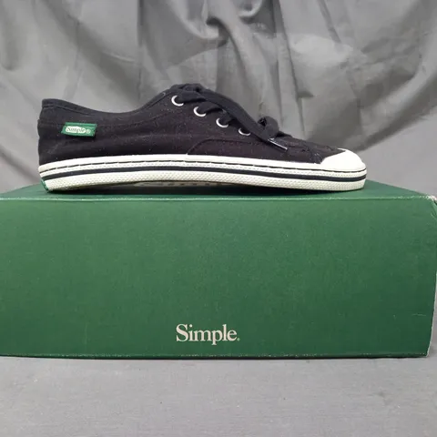 BOXED PAIR OF SIMPLE SATIRE CANVAS SNEAKERS IN BLACK SIZE 4