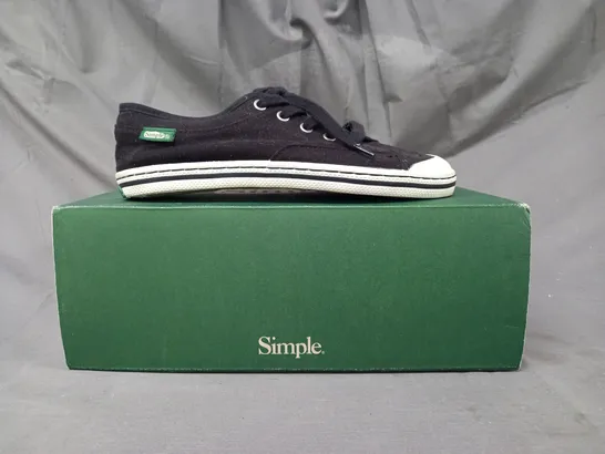 BOXED PAIR OF SIMPLE SATIRE CANVAS SNEAKERS IN BLACK SIZE 4