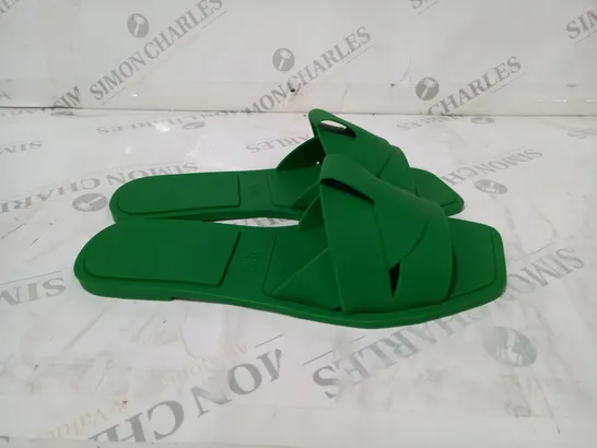 ZARA GREEN SLIDERS SIZE 39