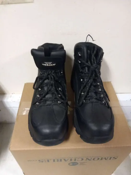 TROJAN SAFETY BOOTS SIZE 7