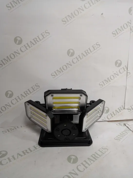 BOXED BELL & HOWELL 300 LUMENS BIONIC FLOODLIGHT