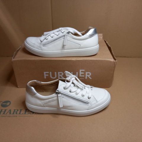 BOXED PAIR OF HOTTER WHITE ZIPPED DETAILED TRAINERS - SIZE 5.5