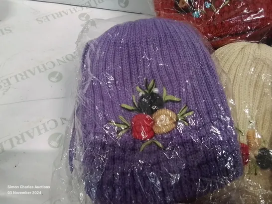 LOT CONTAINING LARGE AMOUNT OF BAGGED WOOLEN HATS IN VARIOUS COLOURS AND DESIGNS 