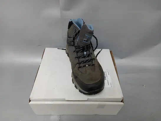 BOXED PAIR OF SKECHERS HIKING BOOTS IN CHARCOAL - UK SIZE 5.5