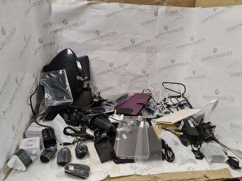 BOX OF A SIGNIFICANT QUANITITY OF ASSORTED ELECTRONIC ACCESSORIES TO INCLUDE MOBILE PHONE CHARGERS, USB CABLES, MOBILE PHONE CASES, SCREEN PROTECTORS, ETC