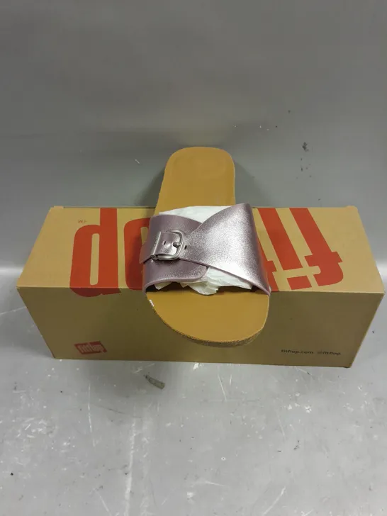 BOXED PAIR OF FITFLOP IQUSHION ADJUSTABLE BUCK METALLIC LEATHER SLIDERS - 6