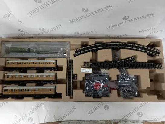 BOXED HORNBY FLYING SCOTSMAN 00 GAUGE TRAIN SET 