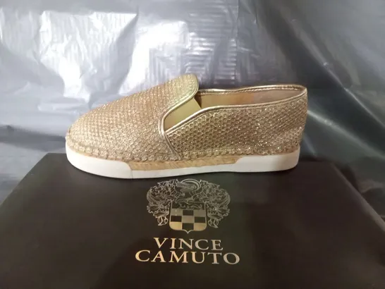 BOXED VINCE CAMUTO TAMBIE GOLD FABRIC SNEAKERS SIZE 3.5