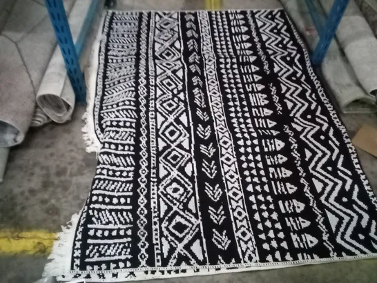 BLACK WHITE ARYA RUG SIZE UNSPECIFIED 