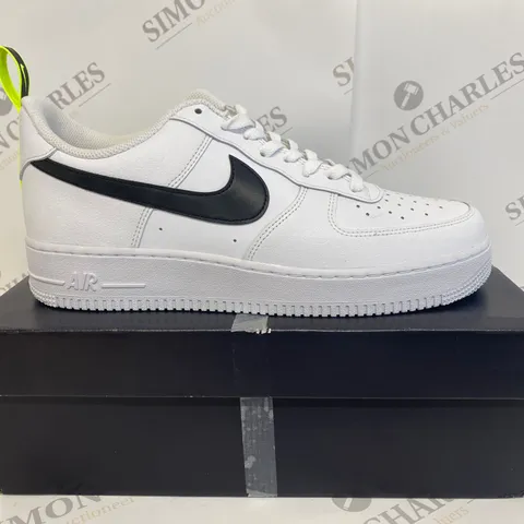 BOXED PAIR OF NIKE AIR FORCE 1 '07 WHITE TRAINERS SIZE 10