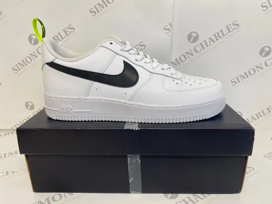 BOXED PAIR OF NIKE AIR FORCE 1 '07 WHITE TRAINERS SIZE 10