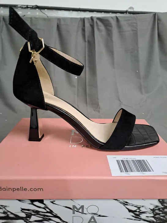 BOXED PAIR OF MODA IN PELLE BLACK OPEN TOE HIGH HEELS - SIZE 7