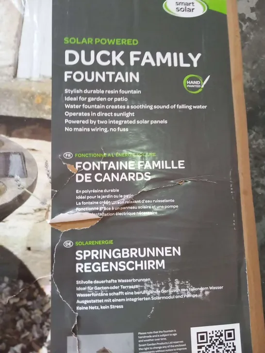 BOXED SMART SOLAR SOLAR POWERED DUCK FAMILY FOUNTAIN