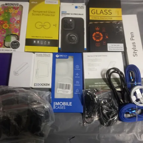 LOT OF ASSORTED MOBILE PHONE ACCESSORIES TO INCLUDE CASES, CHARGE CABLES AND SCREEN PROTECTORS