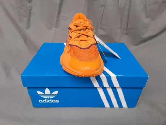 BOXED PAIR OF ADIDAS OZWEEGO SHOES IN ORANGE UK SIZE 6