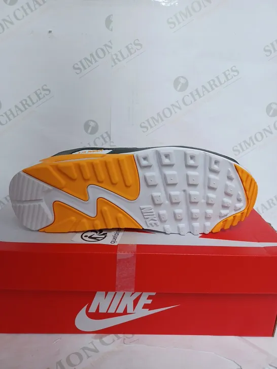 BOXED NIKE AIR MAX 90 IN WHITE & ORANGE - UK 6 