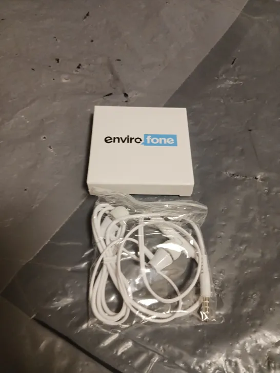 BOX OR APPROX. 500 STEREO EARPHONES WITH MIC IN WHITE  