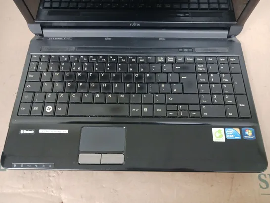 FUJITSU LIFEBOOK AH530 15 INCH	I3 M 370 2.40GHZ