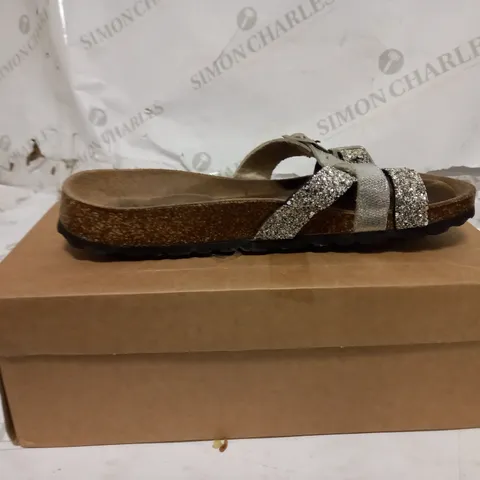 BONOVA CROSS OVER STRAP FOOTBED SANDAL - SIZE 5 