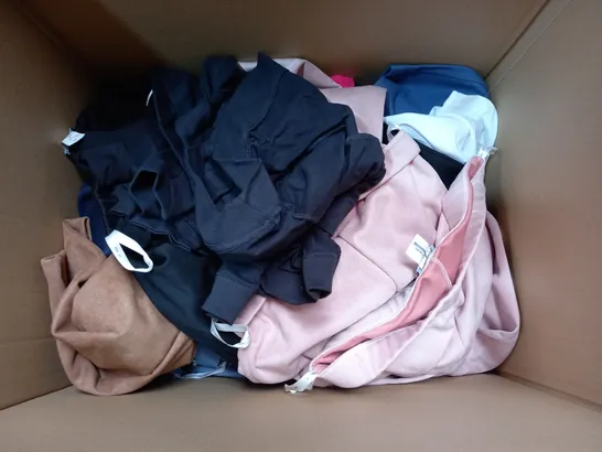 BOX OF APPROXIMATELY 20 ASSORTED CLOTHING ITEMS TO INCLUDE PANTS, TOPS, THIN JACKETS ETC