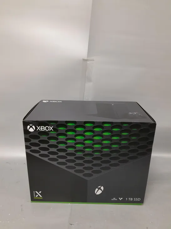 BOXED XBOX SERIES X GAMES CONSOLE WITH CONTROLLER