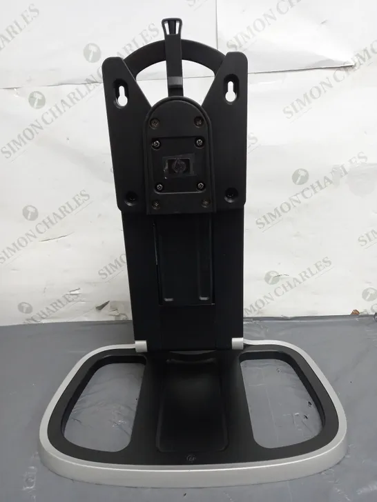 BOX OF 5 HP MONITOR STANDS 