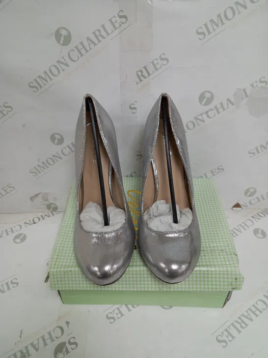 APPROXIMATELY 10 BOXED PAIR OF CELESTE HIGH HEEL SHOES IN SILVER FABRIC TO INCLUDE SIZES 6.5, 8.5, 10