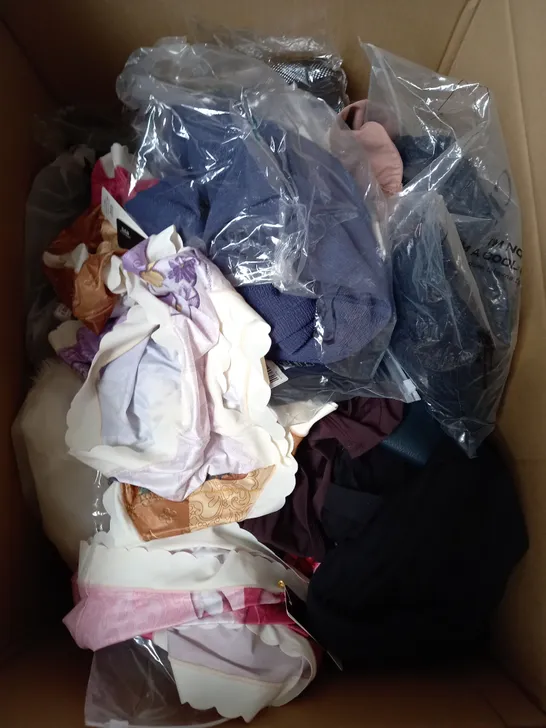 BOX OF APPROXIMATELY 25 ASSORTED CLOTHING ITEMS IN VARIOUS STYLES AND SIZES TO INCLUDE TANK TOPS, WALLETS, DRESSES ETC