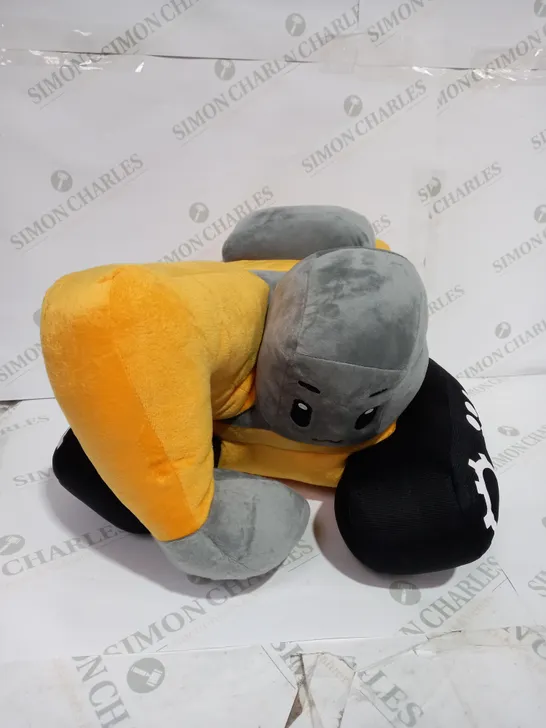 UNBRANDED PLUSHIE DIGGER IN YELLOW 