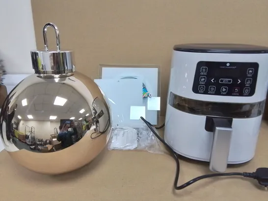 LOT OF 4 ASSORTED ITEMS TO INCLUDE COOKS ESSENTIALS FRYER, OVERSIZED BAUBLE, CEILING LIGHT AND DISPLAY MONITOR
