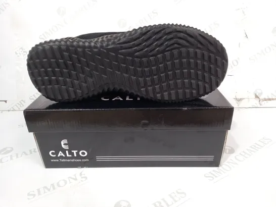 BOXED PAIR OF CALTO MESH FABRIC SHOES IN BLACK EU SIZE 45