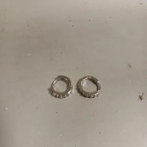 SILVER SMALL STONE HOOP EARRINGS 