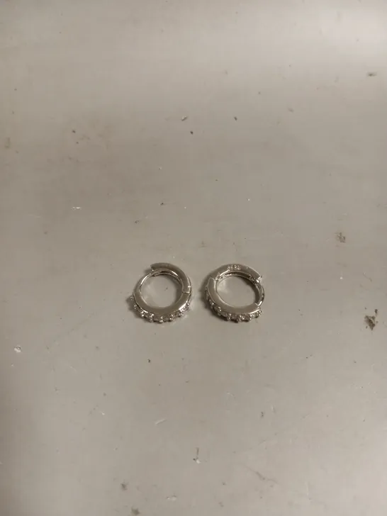 SILVER SMALL STONE HOOP EARRINGS 